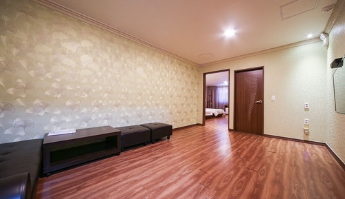Room (Suite)