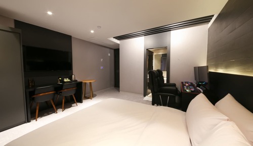 Room (Deluxe - Port View (2 PCs Netflix ava)