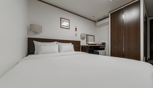 Room (Double Room - Double Bed (Paid Parkin)