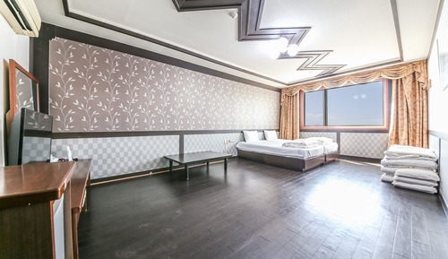 Room (Grand-Ondol)
