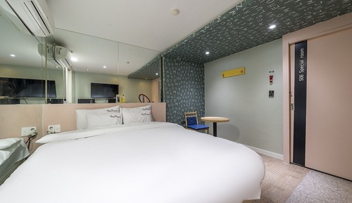 Room (Semi-Special Room (Netflix Massage Ch)