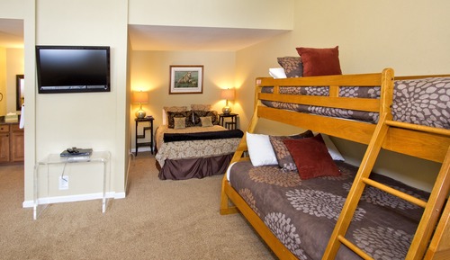 Condo, 2 Bedrooms