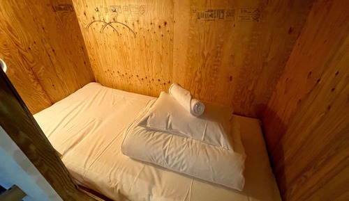 Men Dorm, Non Smoking (Shower Only)