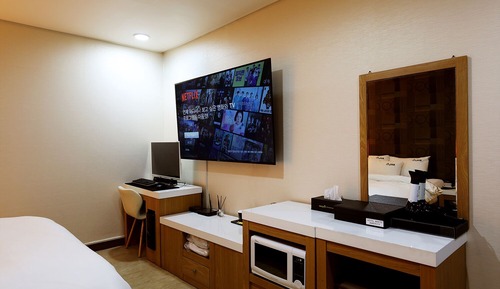 Superior Room (Free Breakfast for 2, except Monday)