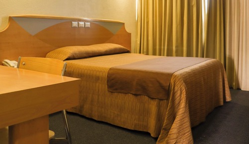 Standard Room 1 Queen Bed