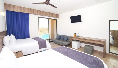 Deluxe Room, Partial Ocean View