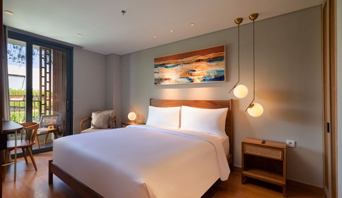 Suite, 3 Bedrooms, Garden Area