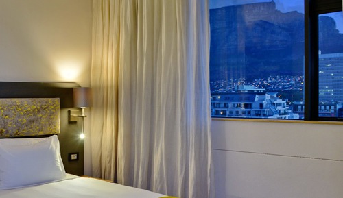 Deluxe Room, 1 King Bed, Mountain View