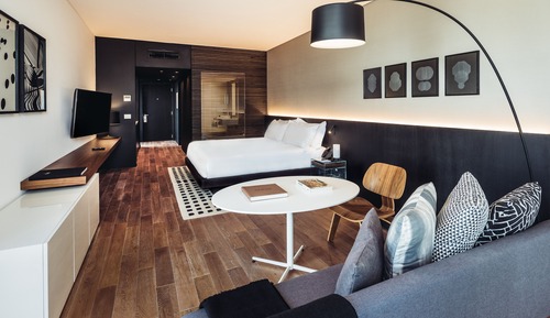 Superior Room, 1 King Bed, Corner