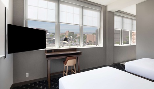 Room, 2 Queen Beds, Mountain View