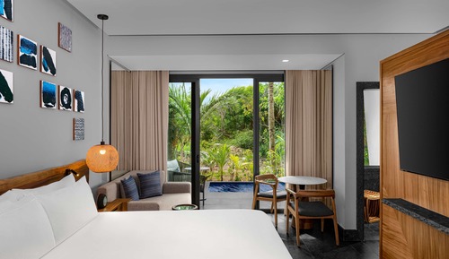 Tropical View Guestroom with King Bed