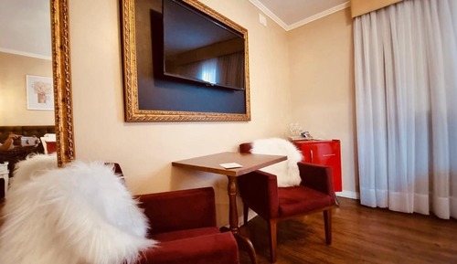 Honeymoon Studio Suite