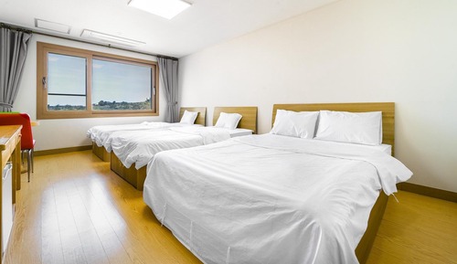 Basic Room, 1 Bedroom (three bed-2)