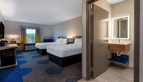 Room, 2 Queen Beds, Non Smoking