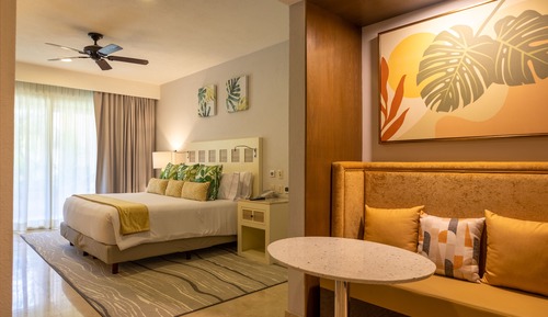 Deluxe 1 King Bed - All Inclusive