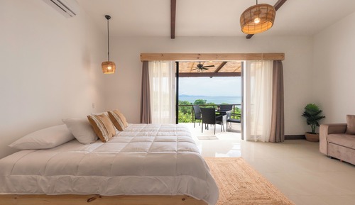 Deluxe Room, Balcony