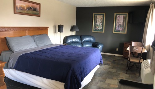 Deluxe Single Room, 1 King Bed, Non Smoking, Garden View (Street View)