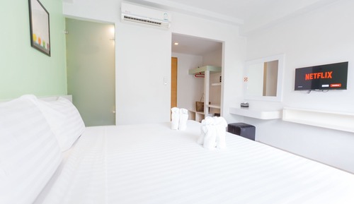 Deluxe Room, Pool Access