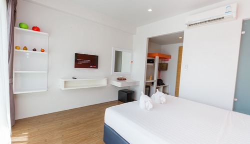 Deluxe Room, Pool View