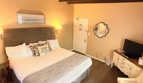 Room, 1 King Bed, Kitchenette (Room 3, 4 or 7)