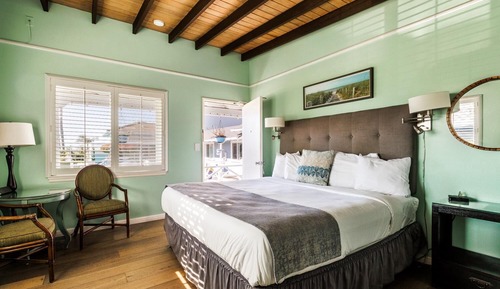 Room, 1 King Bed, Kitchenette, Partial Sea View