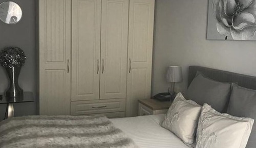 Premium Suite, Ensuite (An adjoning annex suite )