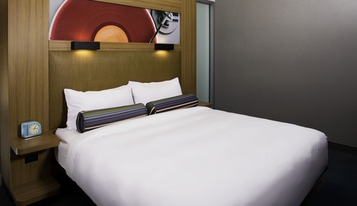 Room, 1 King Bed, Non Smoking (Hearing Accessible)