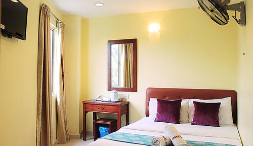 Deluxe Queen Room with Window