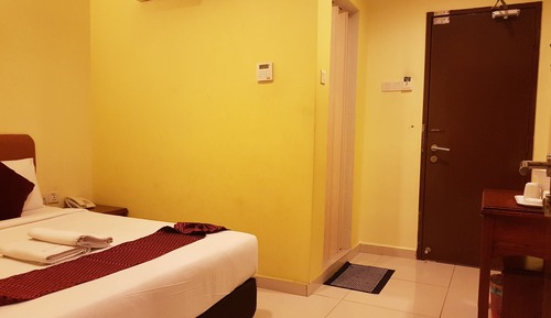  Deluxe Queen Room without Window