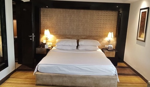Suite, 1 Queen Bed (Deluxe Suite)