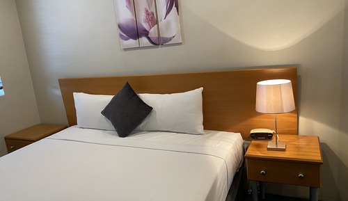 Deluxe One Bedroom Apartment
