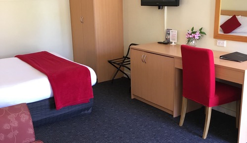 Deluxe Queen Room 
