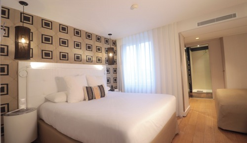 Deluxe Room, 1 Queen Bed, Non Smoking (with Single Sofabed)