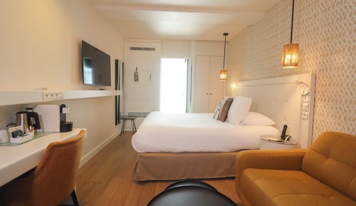 Exclusive Room, 1 King Bed with Sofa bed, Non Smoking (with Sofabed)
