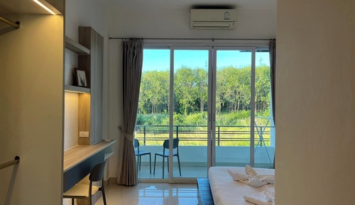 Suite, Pool Access