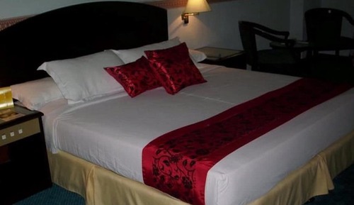 Standard Double Room (Queen)