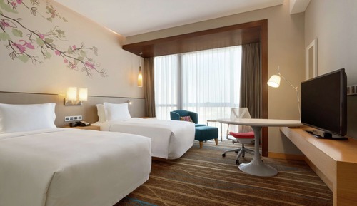 Room, 2 Twin Beds, City View