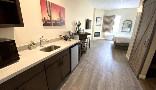 Deluxe Room, 1 King Bed, Fireplace, Mountain View