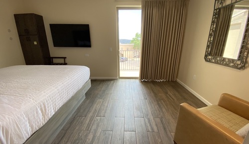 Comfort Suite, 1 King Bed, Fireplace, Valley View