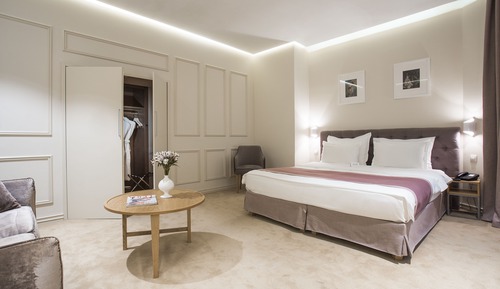 Family Room, 1 King Bed with Sofa bed