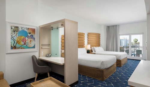 Balcony King Studio Suite, Balcony (Mobility Accessible, Roll-in Shower)