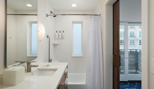 Room, 1 Double Bed, Balcony, City View (Corner)