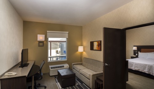 Suite, 1 Queen Bed, Accessible, Non Smoking (Roll In Shower)