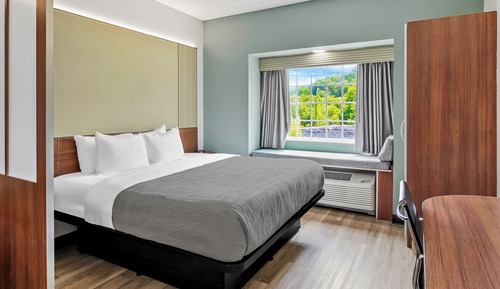 Suite, 1 King Bed with Sofa bed, Non Smoking