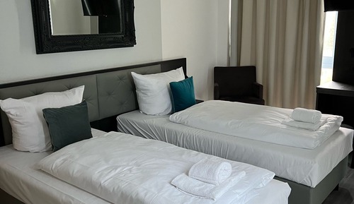 Twin Room (Easy)