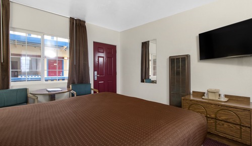 King Bed with Spa Bathtub
