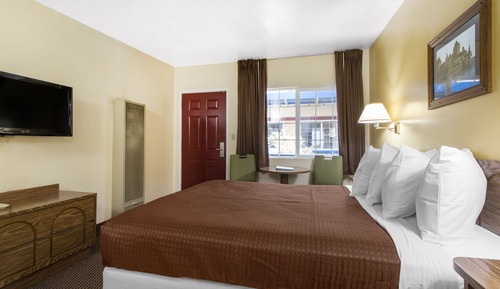 Standard Room, 1 Queen Bed