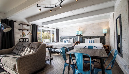 Family Room, Partial Lake View 114, Pet Friendly