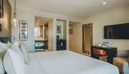 Panoramic Room, Balcony (Side Ocean View, King)
