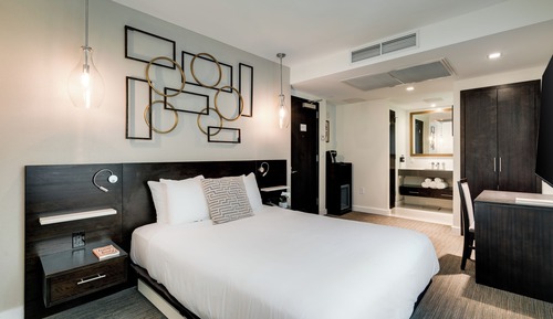 Premium Room (Queen)